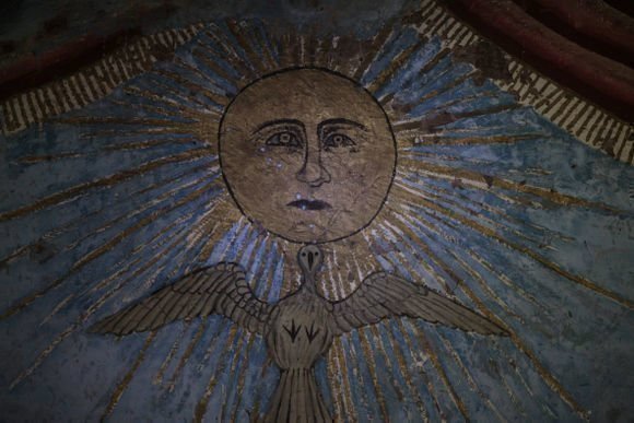 14SONNENSYSTEM Giebelmalerei Kirche