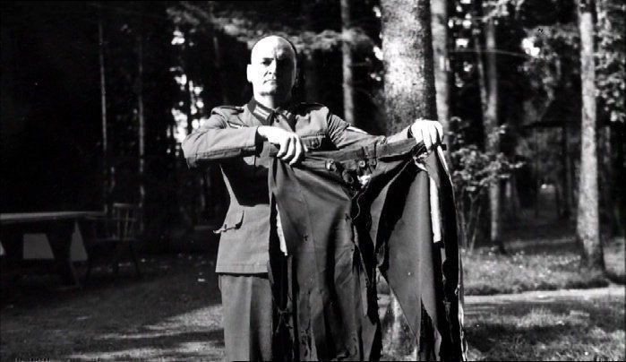 26 virtual Hitlers Hose