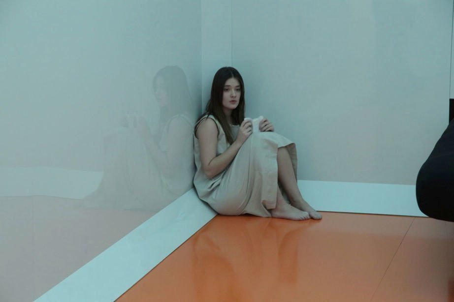 Beyond the Black Rainbow 01