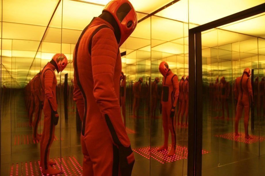 Beyond the Black Rainbow 06