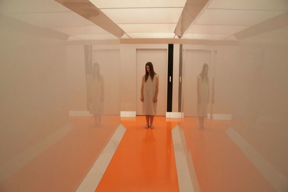 Beyond the Black Rainbow 08