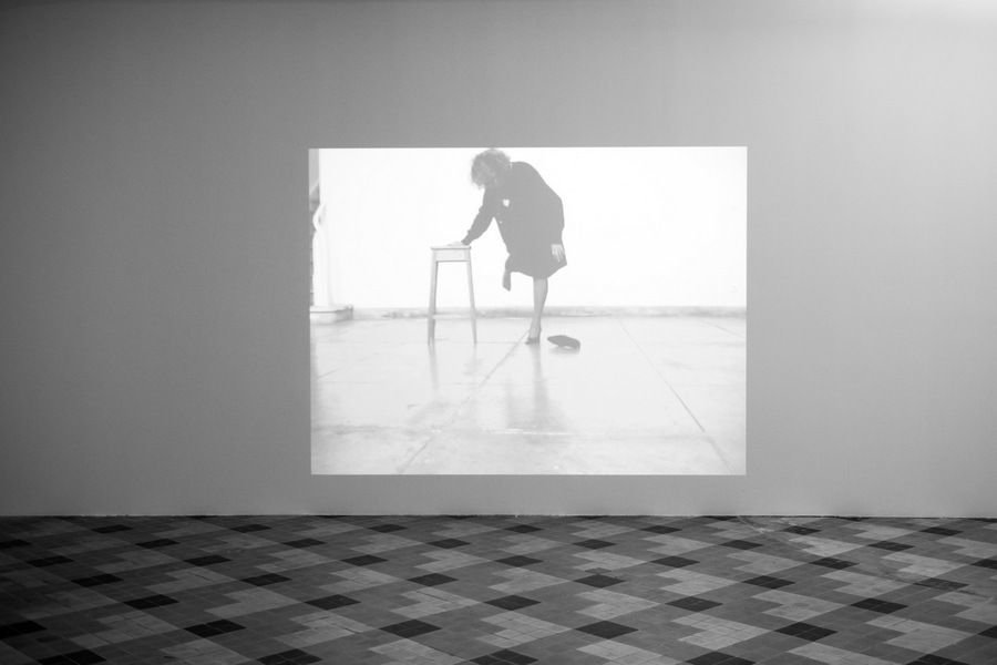 Helena Almeida Ausstellungsansicht 4  c  Bea Borgers