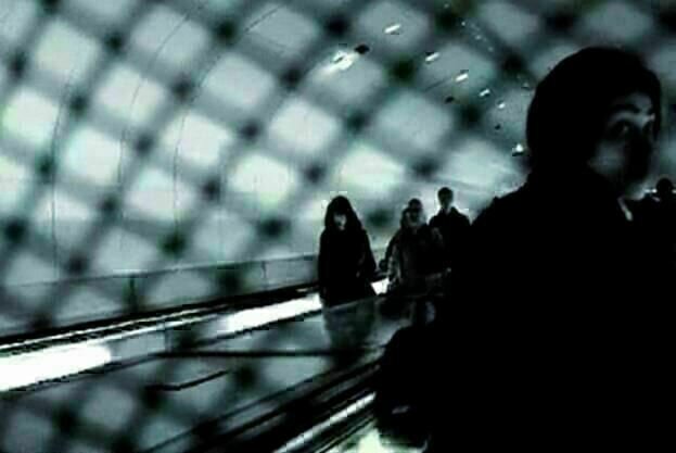 Human Frames 08 - Les illumines