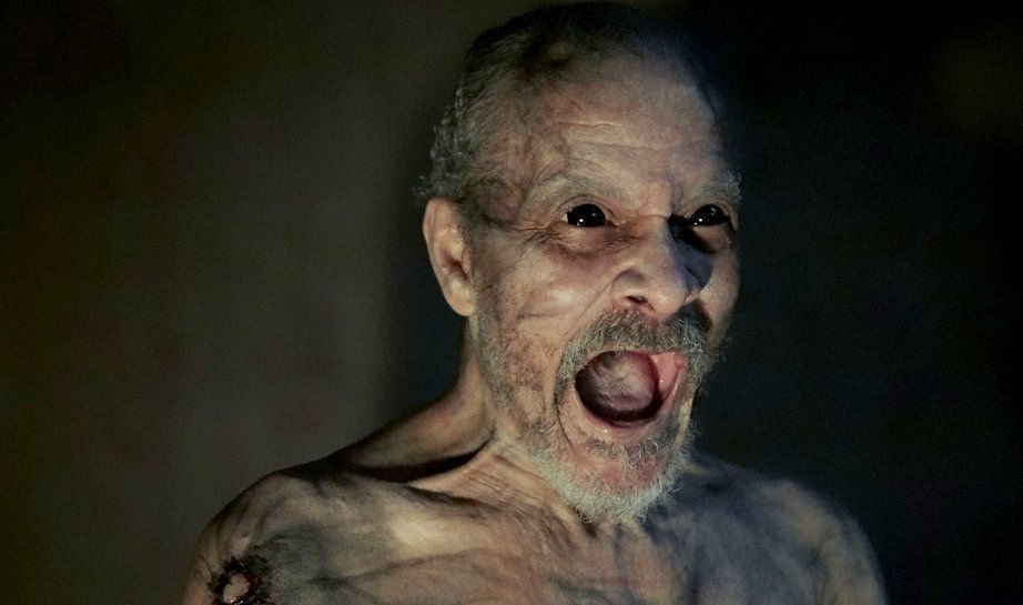 It Comes at Night Teaser-001