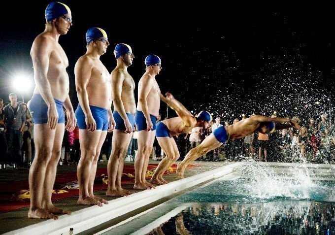 Männer im Wasser 01