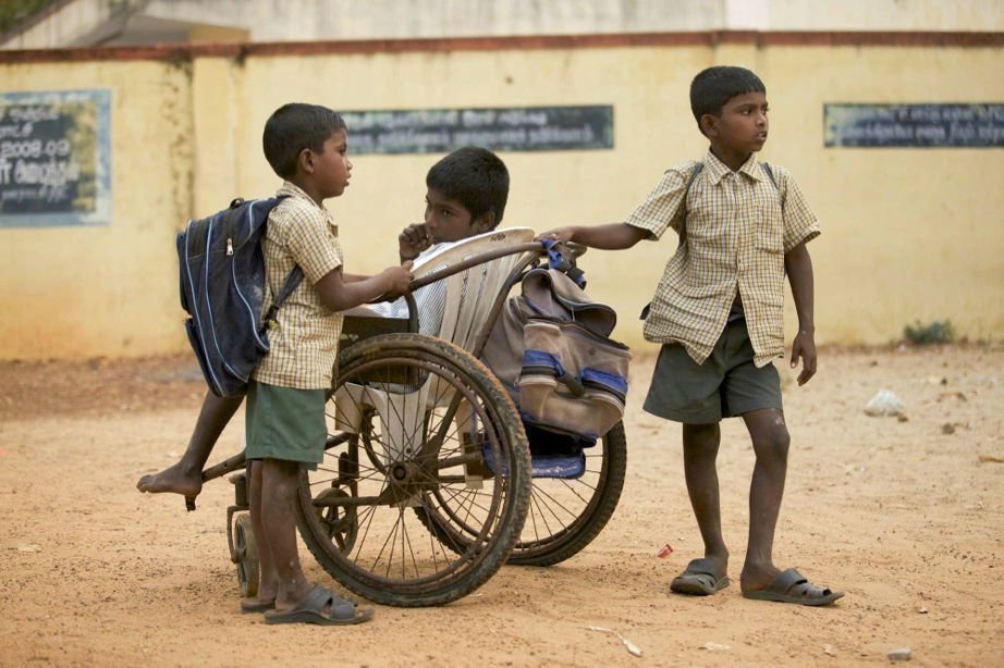 On The Way to School 04