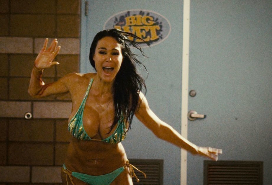 Piranha 3DD 04
