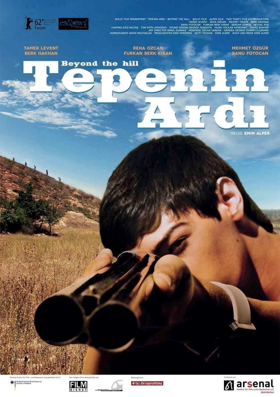 Tepenin ardi - Beyond the Hill - Plakat