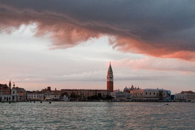 The Tourist 23