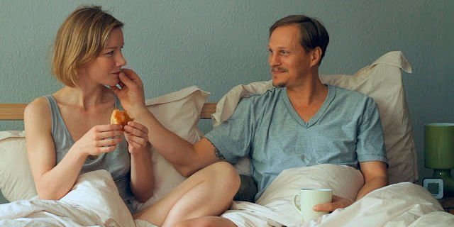 UEber Uns das All 01